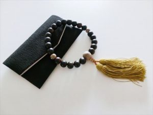 黒の数珠と袱紗